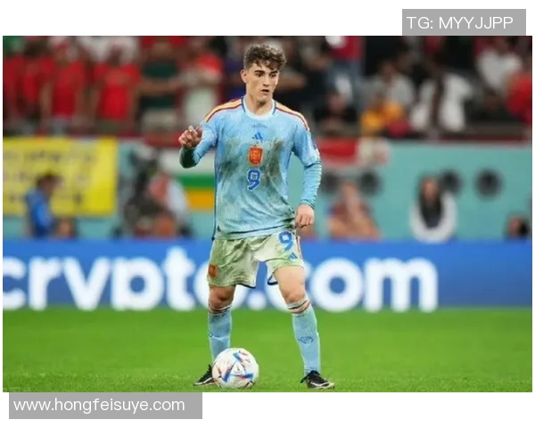 西班牙足球明星加维高清壁纸分享尽显青春活力与球场魅力