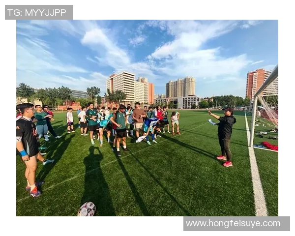 足球明星在绿茵场上挥洒汗水展现激情与梦想的精彩瞬间 足球明星在绿茵场上挥洒汗水展现激情与梦想的精彩瞬间